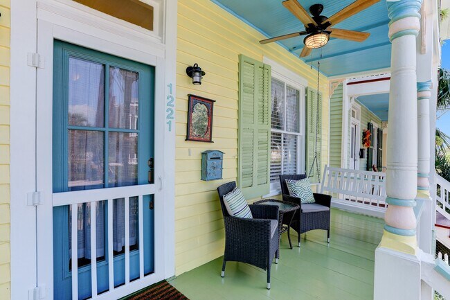 Foto del edificio - 1221 Sealy Ave