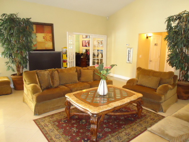 Foto del edificio - Spacious 2BR/2BA Condo in Venetian Place!