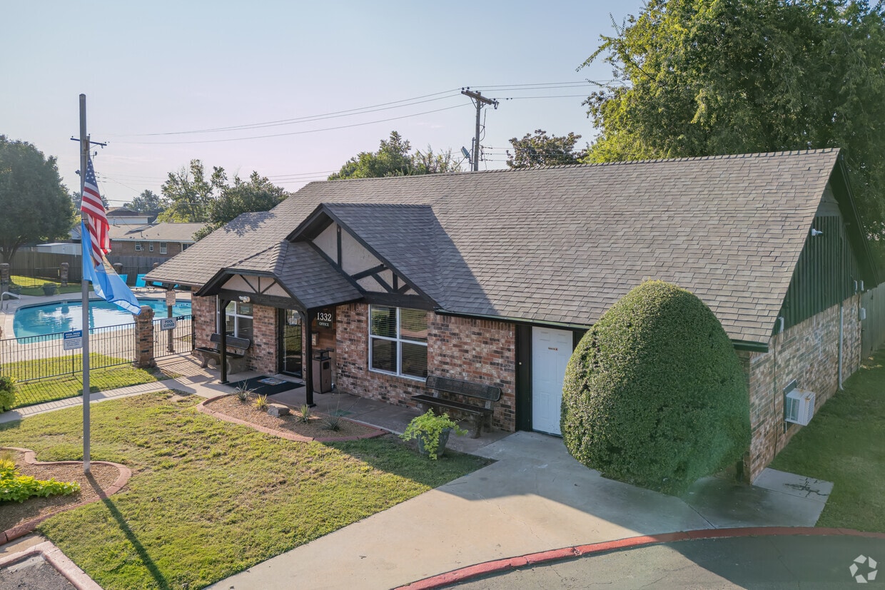 Foto principal - Tudor Crossing Apartments