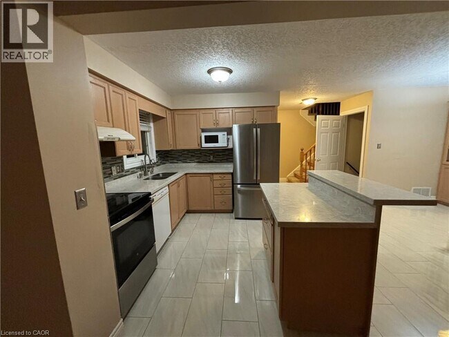 Building Photo - 126 Peach Blossom Crescent