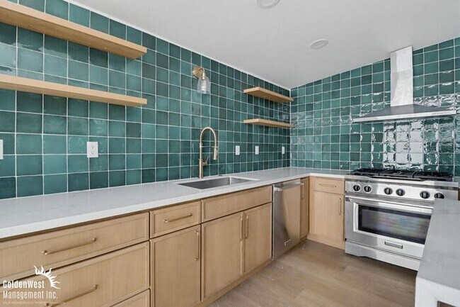 Foto del edificio - Beautifully Renovated 3Bdm 2Ba Apartment Home in San Diego!