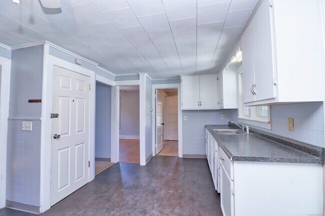 Building Photo - 156 Pulaski St