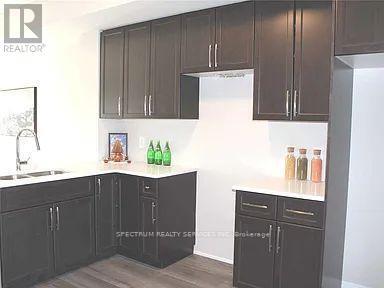 Building Photo - 720 Grey St