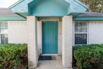 Building Photo - 1107 Stonehaven Blvd