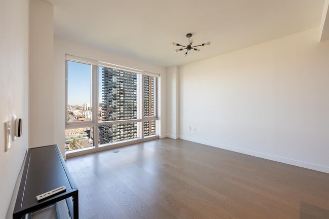 Foto del edificio - 75 Park Ln S