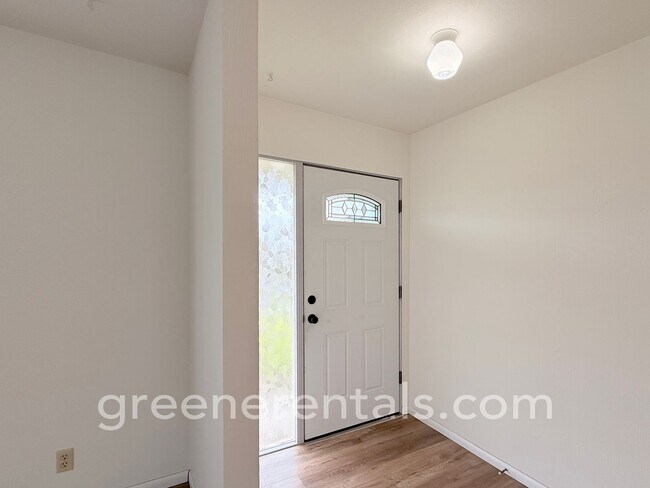 Foto del edificio - Charming 2BD/ 1BA Duplex in Montesano