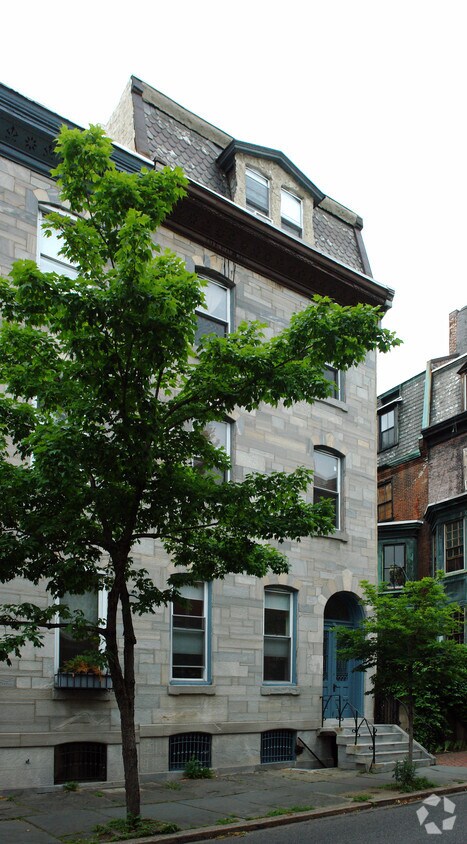 Building Photo - 2211 Locust St