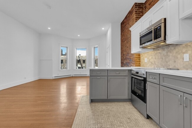 Building Photo - 389 Beacon St