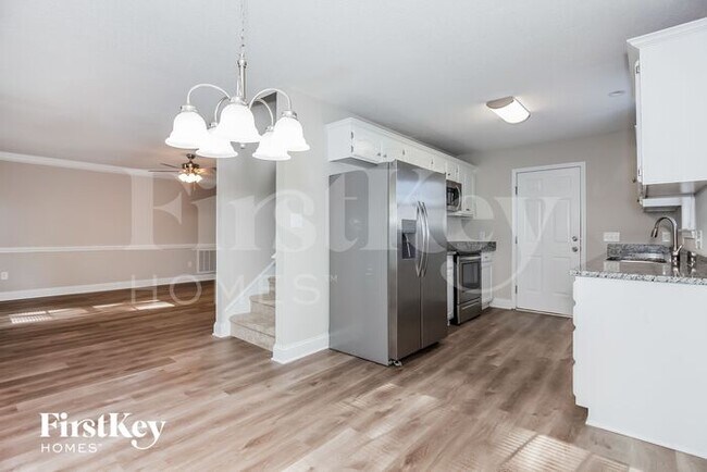 Foto del edificio - 5327 Oaktree Dr