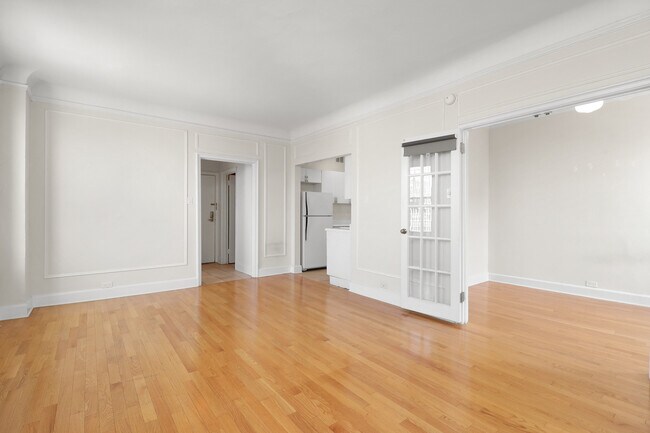 Building Photo - 10 W Elm St