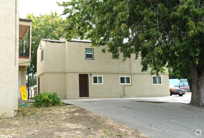 Building Photo - 133-141 Chase St