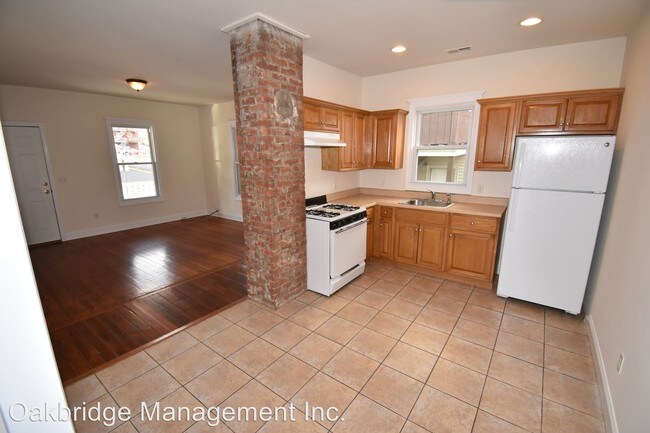 Building Photo - 209 Howe Ave