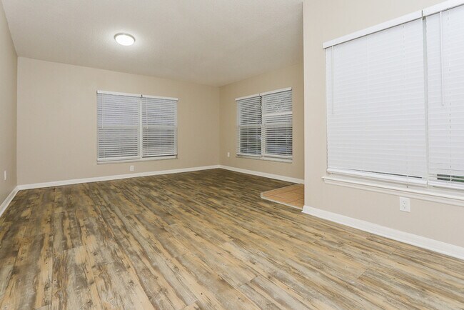Foto del edificio - 3007 Summer House Dr