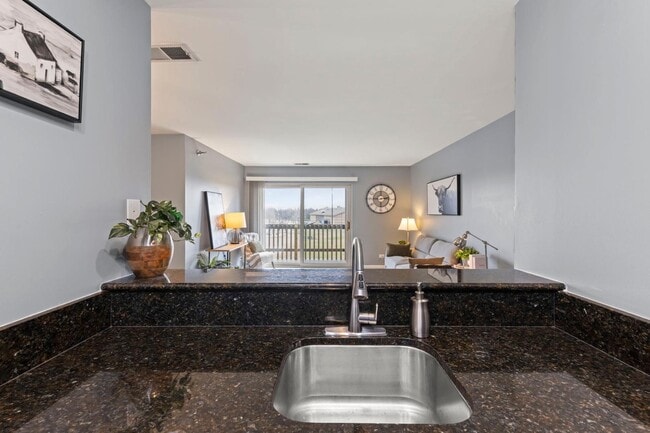 Building Photo - 208 Glengarry Dr
