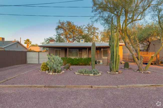 Building Photo - 2618 N Edith Blvd