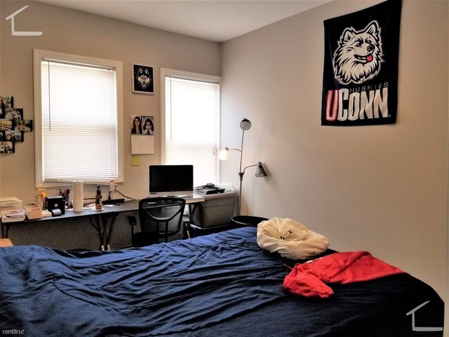 Foto del edificio - 3 br, 1.5 bath  - 77 Linden St Apt 1A