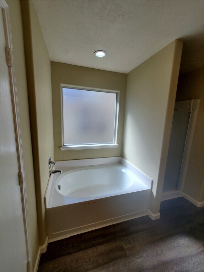 Foto del edificio - 9342 Canady Park Ln