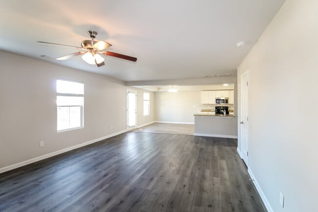 Building Photo - 300 Citori Ct