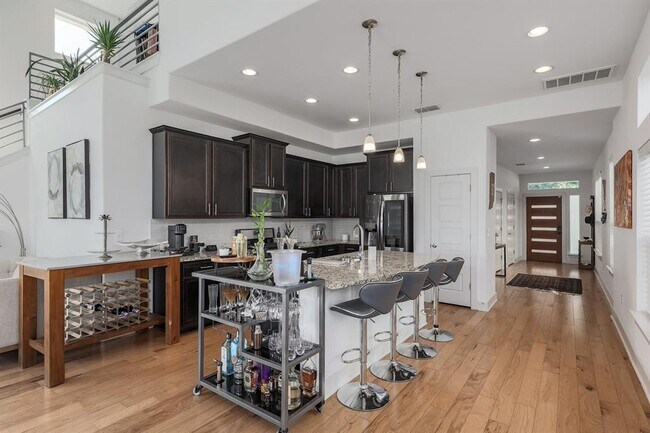 Building Photo - 7204 Bertram Ct