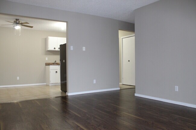 Photo du bâtiment - Cardona Place Apartments