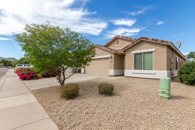 Building Photo - Introducing Your Dream Home in San Tan Hei...
