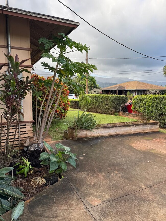 Building Photo - Waialua two bedroom house with maids quarters