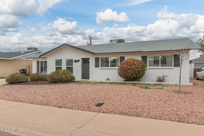 Building Photo - 8536 E Mariposa Dr