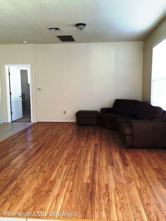 Foto del edificio - 524 Hiawatha Palm Pl