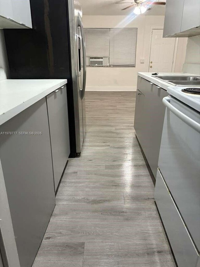 Building Photo - 1715 NW 8th Ct