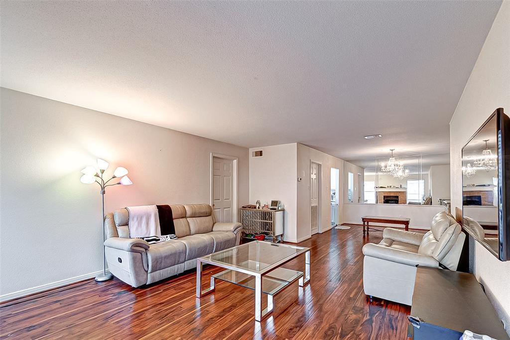 Foto principal - 6500 Sands Point Dr