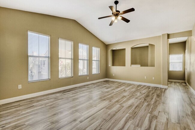 Foto del edificio - Townhouse Style Condo with an Attached Garage & Resort-Style Amenities