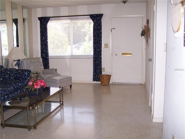 Building Photo - 1003 Rickenbacker Dr
