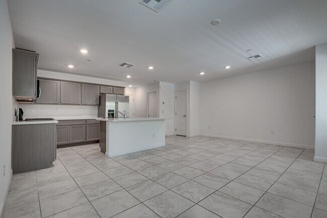 Foto del edificio - Modern 3-Bedroom Townhome in Gated Community