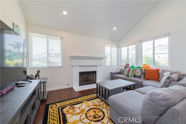 Foto del edificio - 28105 Hollyberry Ln