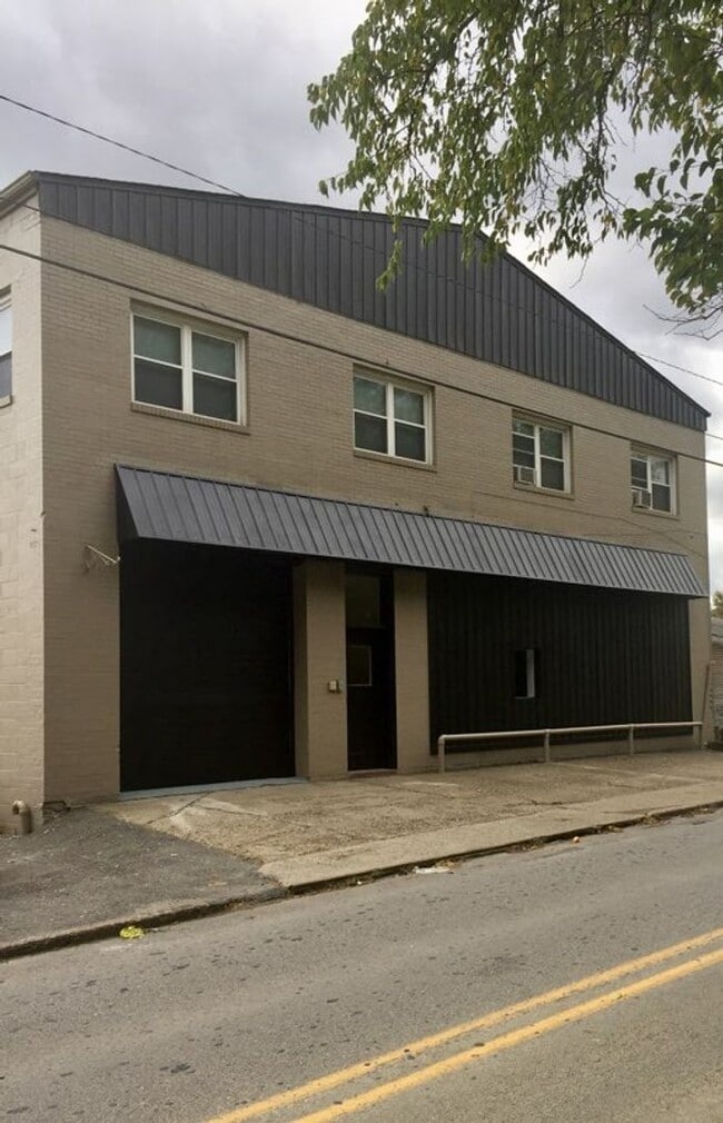Building Photo - 414 E Lincoln Ave