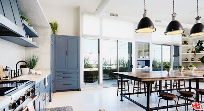 Foto del edificio - 13320 Beach Ave