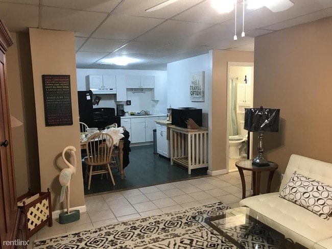 Building Photo - 2 br, 1 bath Apartment - 2200 Fox Hunt Ln