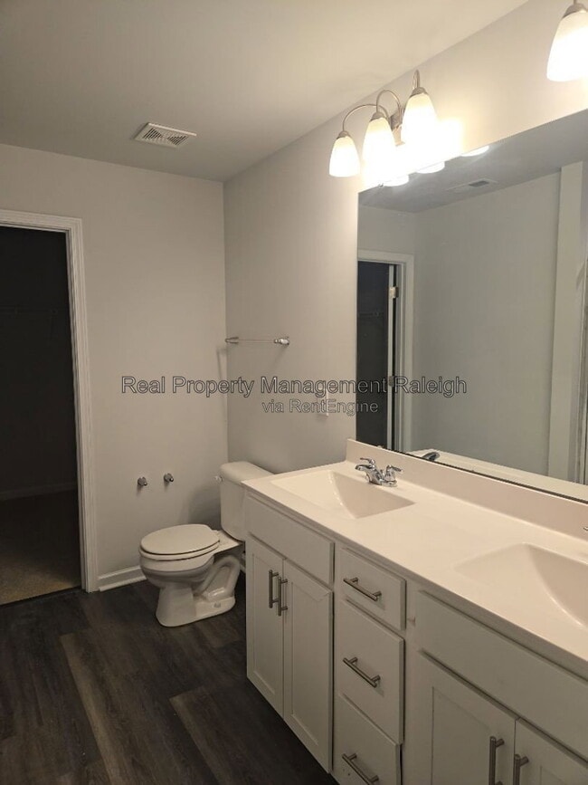 Foto del edificio - 3520 Slippery Elm Dr