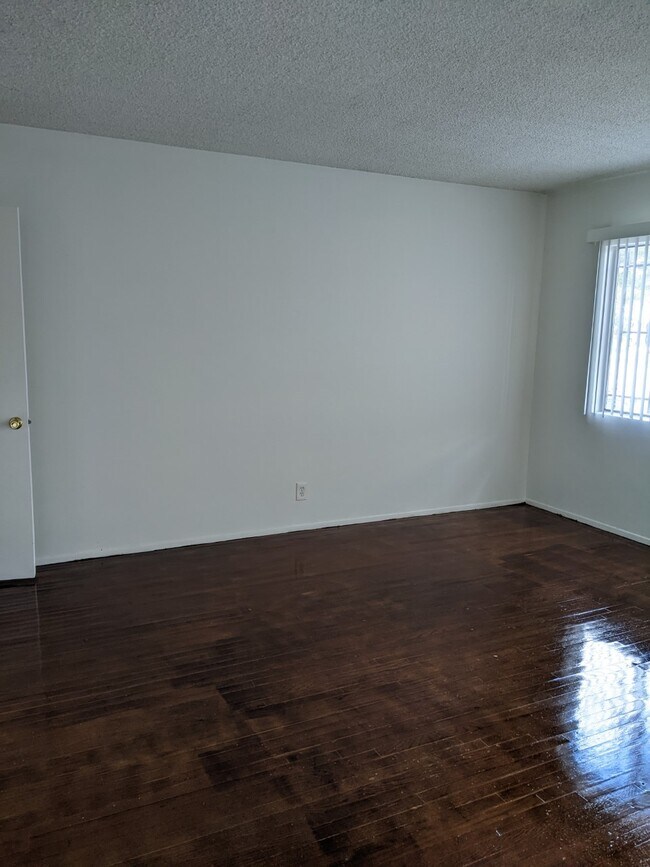 Foto del edificio - 10938 Venice Blvd