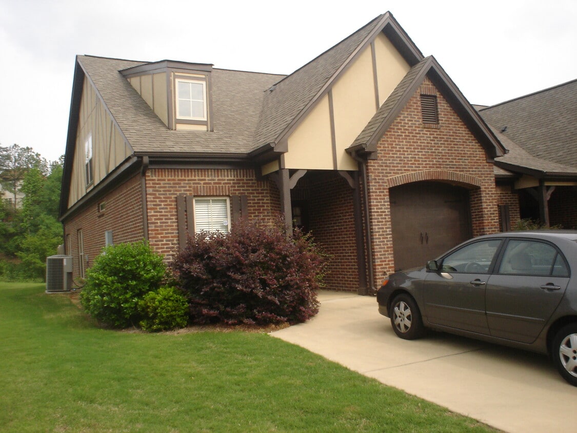 Primary Photo - 111 Singapore Cir