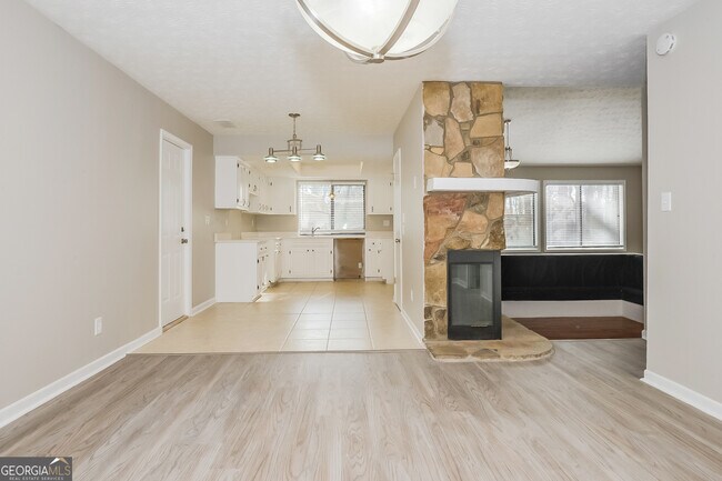 Foto del edificio - 749 Post Rd Ln