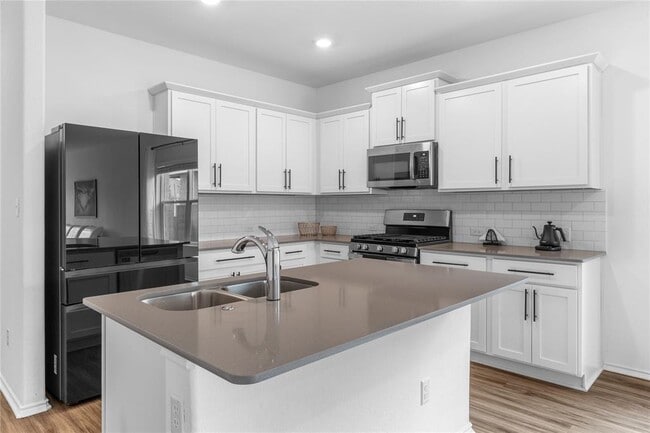 Foto del edificio - 432 Wolf Springs Rd