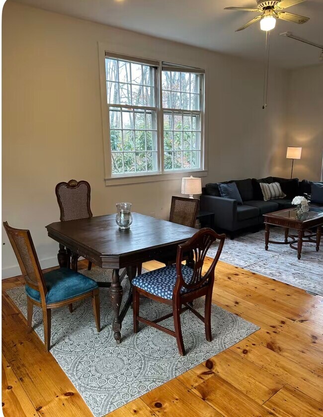 Foto del edificio - 263 Elm Hill Rd