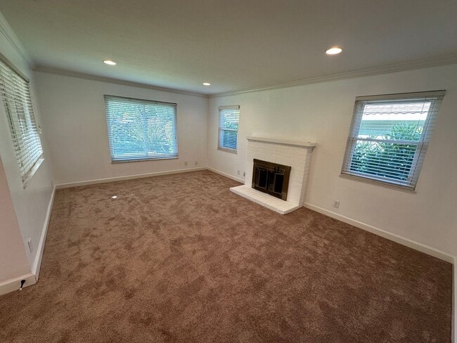 Building Photo - 2 Bed 1 Bath Single Family Home In Walnut ...