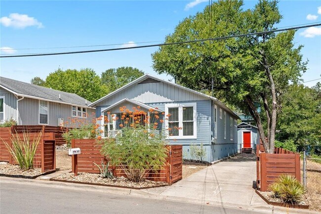 Building Photo - 2412 E 10th St