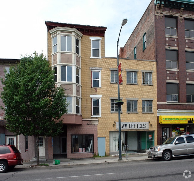 Building Photo - 138 N 7th St