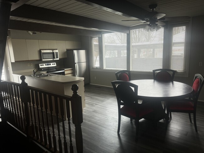 Kitchen and dining area - 1242 Stonegate Ln