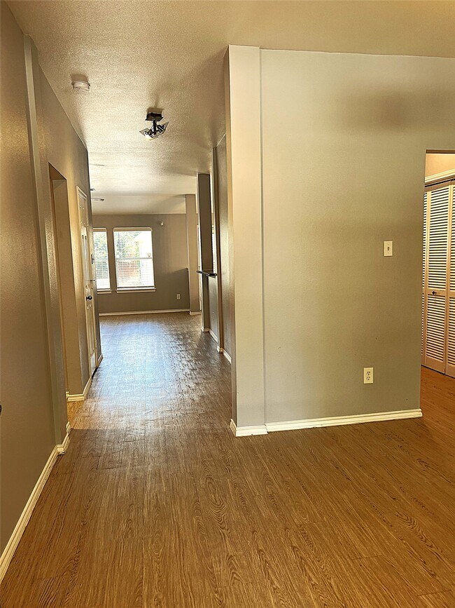 Building Photo - 12727 Cooper Breaks Dr