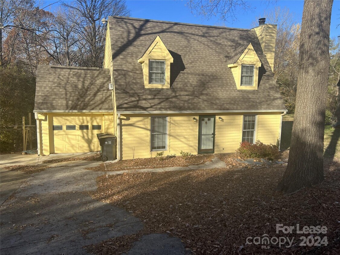 Primary Photo - 6428 Whitewater Dr