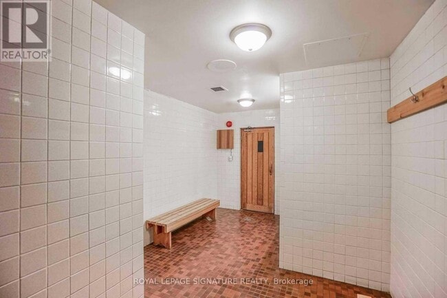 Building Photo - 720 Spadina Ave.